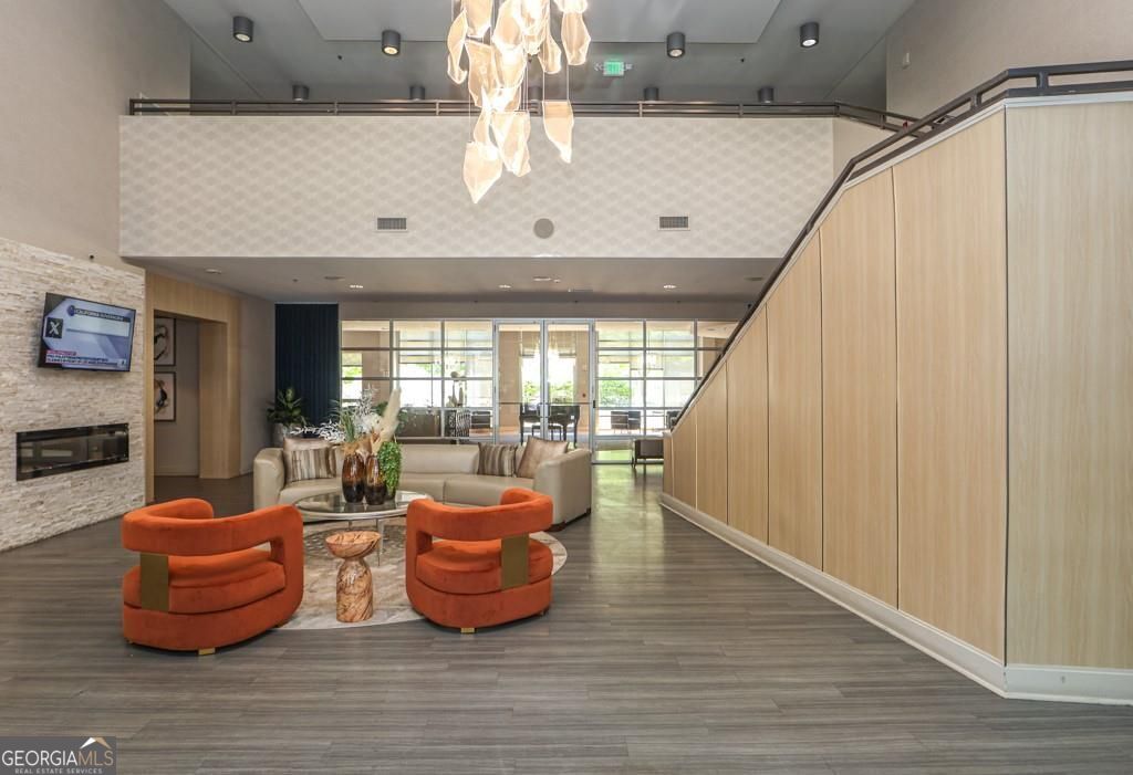 711 Cosmopolitan DR NE 338