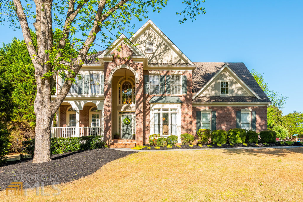 Looking for your dream home in the heart of Roswell? Look no further than 350 Devereux Downs! This stunning property offers comfortable living in a prime location. With 4 bedrooms, 3 1/2, and over 3,200 square feet of living space, there's plenty of room for your family to spread out and enjoy all the amenities this home has to offer.From the moment you step inside, you'll be captivated by the grand foyer and sweeping staircase. The main level features a spacious family room with a cozy fireplace, an elegant formal dining room, and an open and bright white kitchen and granite countertops.The upper level boasts a lavish master suite with a spa-like bath and a large walk-in closet. Each of the additional bedrooms is generously sized providing the perfect space for guests or a growing family. Outside, the sprawling backyard is perfect for summer barbecues and outdoor entertaining. This home is located in the highly desirable Devereux Downs. It is the ideal location to be able to walk to Queen of Angels, Blessed Trinity, Fellowship Christian, Crabapple Middle and Roswell High School. Walk to Historic Downtown Canton Street, Roswell Area Park, restaurants and shopping. Neighborhood favorite events include a yearly Easter Egg Hunt, end of school year pool party and an Annual 4th of July parade led by a real fire engine!Don't miss your chance to make this spectacular property your forever home!