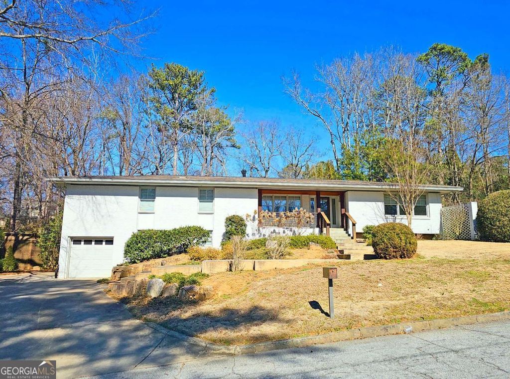 Photo of 1131 Milmar Drive NW, Atlanta, GA 30327 (MLS # 10692878)
