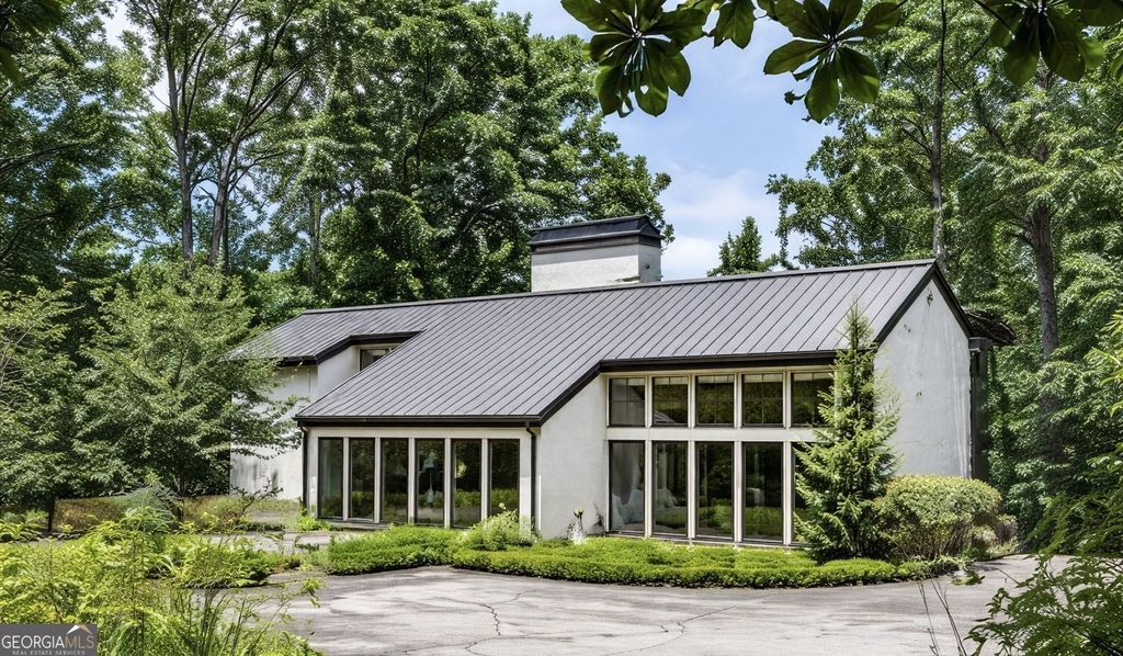 Photo of 1165 Regency Road NW, Atlanta, GA 30327 (MLS # 10724400)