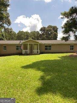 Located in a peaceful neighborhood, this home provides a serene environment while still being close to local shops, schools, and parks. Whether you're commuting or just enjoying the neighborhood, you'll love the central location!