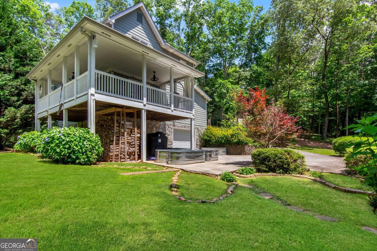 563 Westwoods DR
