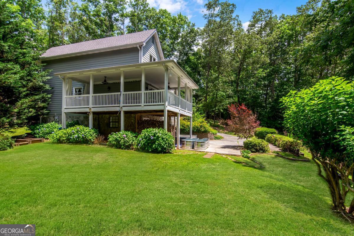 563 Westwoods DR