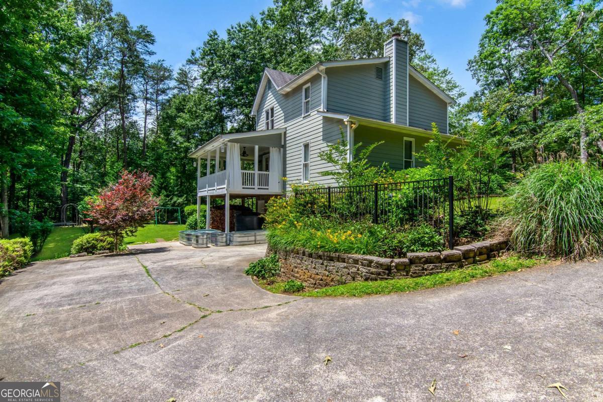 563 Westwoods DR