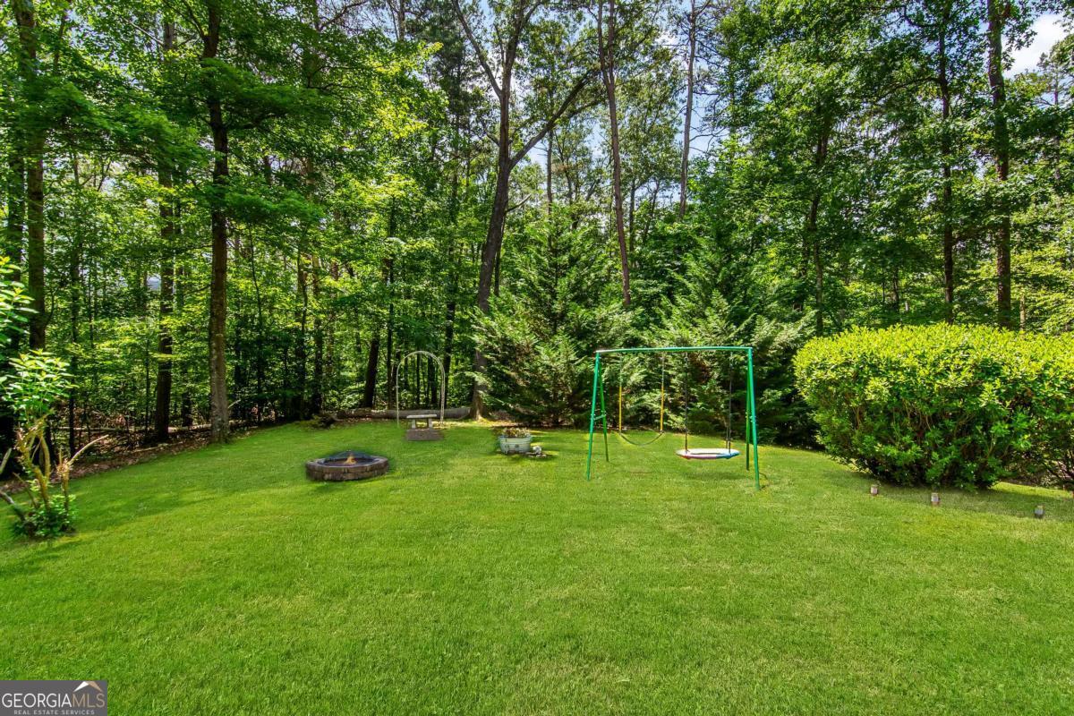 563 Westwoods DR