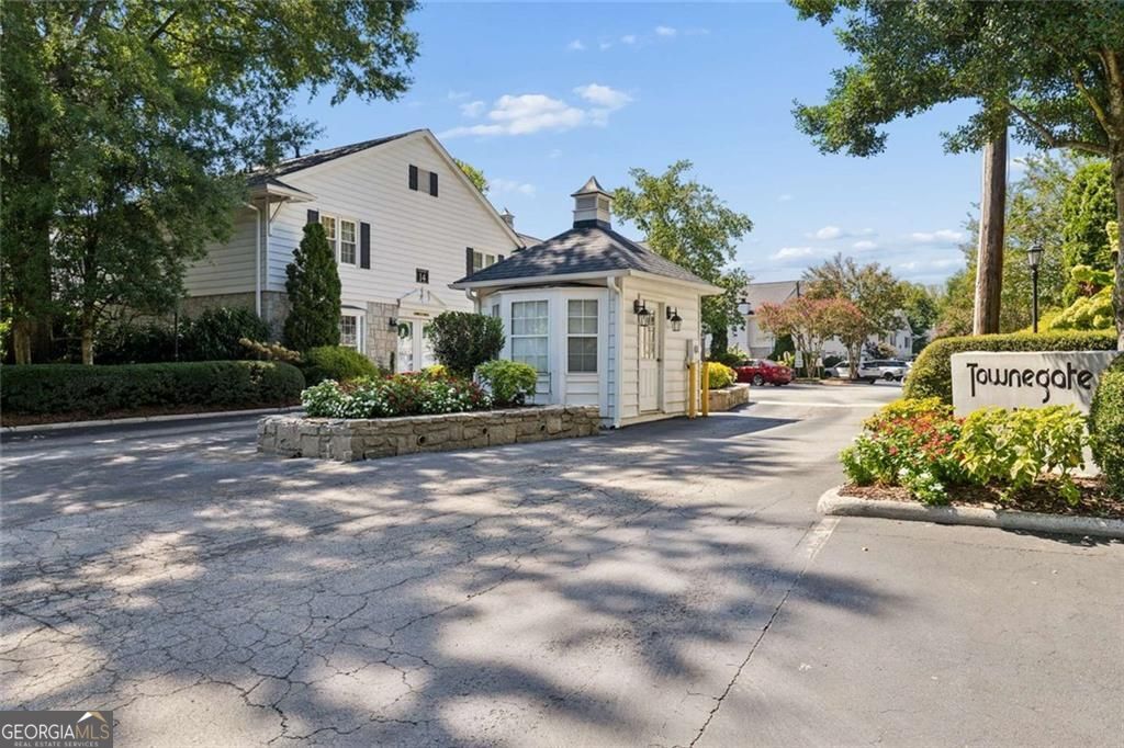 Photo of 136 NW Peachtree Memorial Drive NW, Atlanta, GA 30309 (MLS # 10834437)
