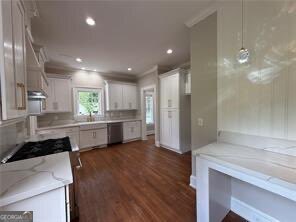 1098 Oakdale RD NE
