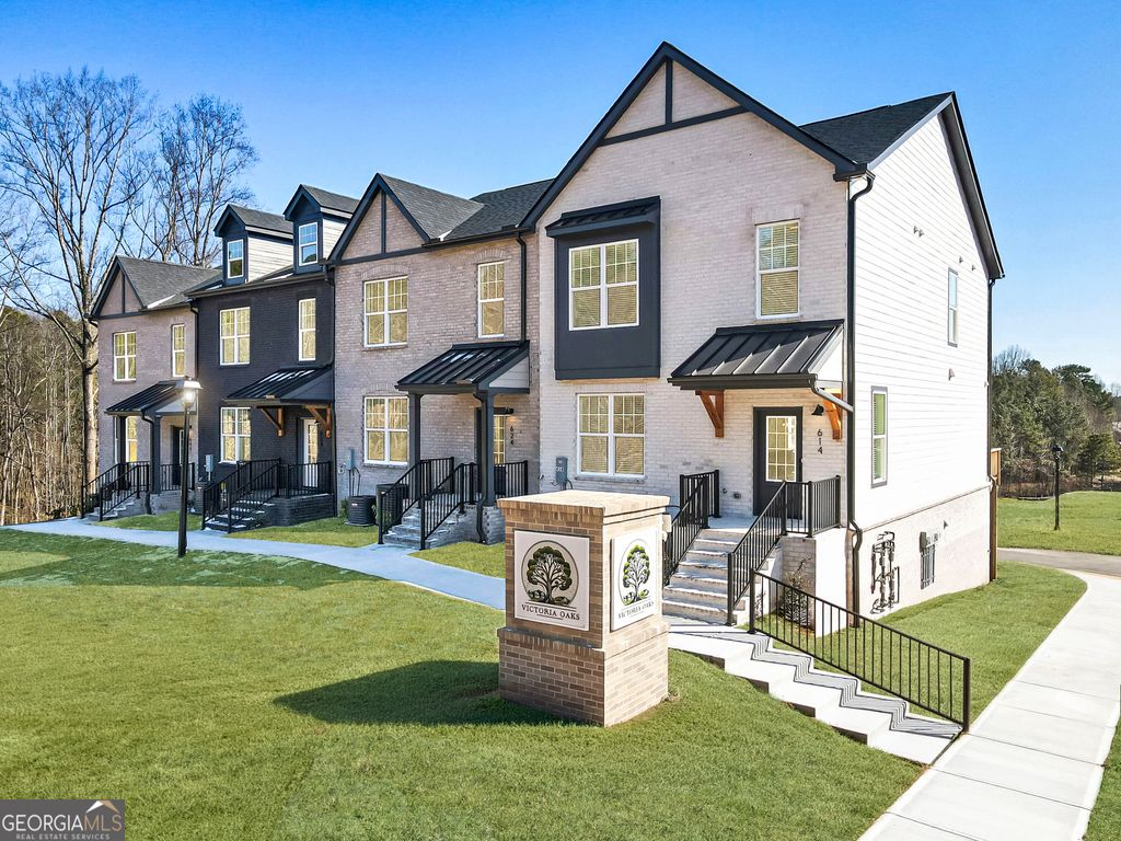 Photo of 634 Oakleaf Grove Lane, Sugar Hill, GA 30518 (MLS # 10685399)