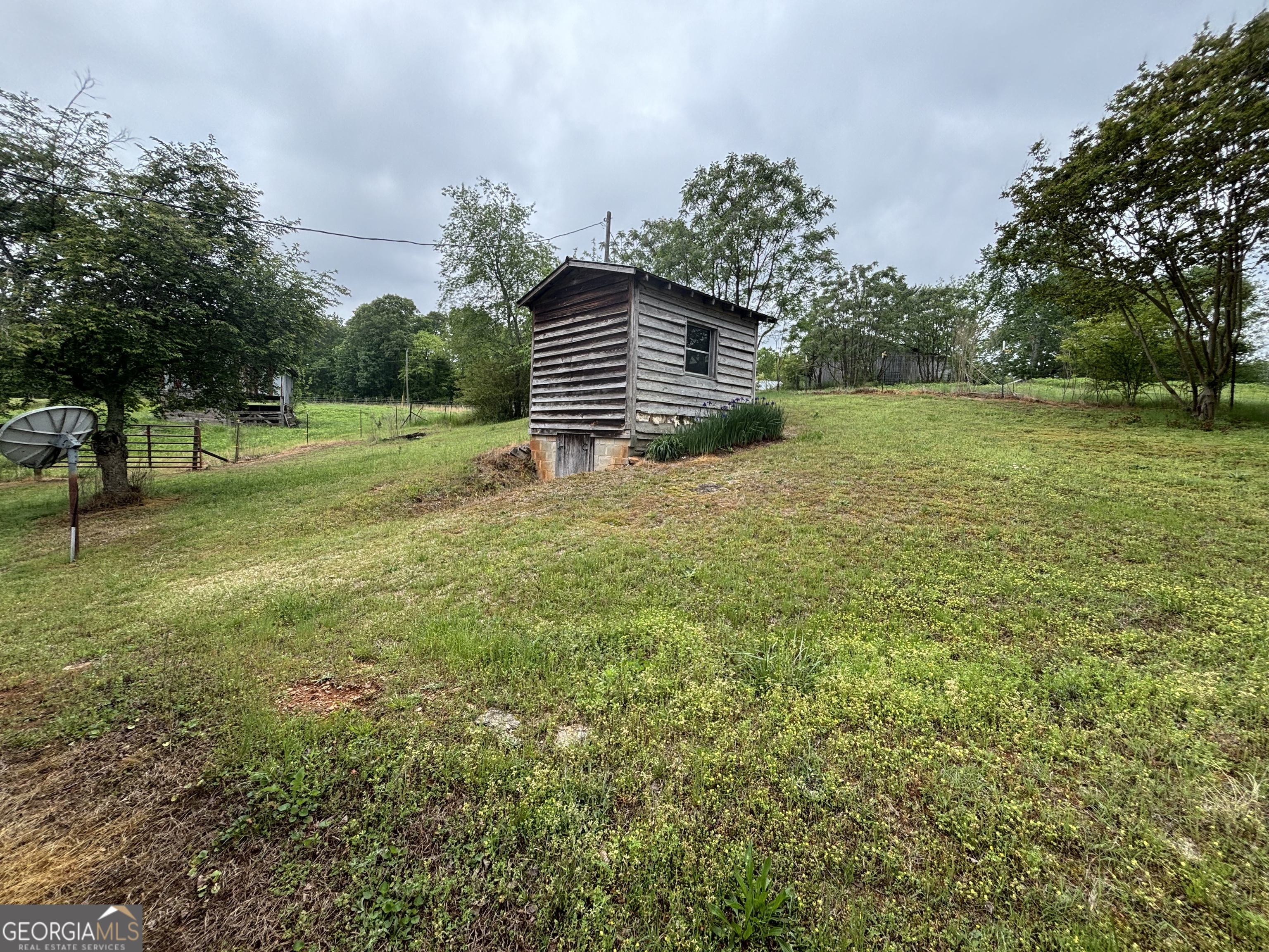 716 Hawkins RD