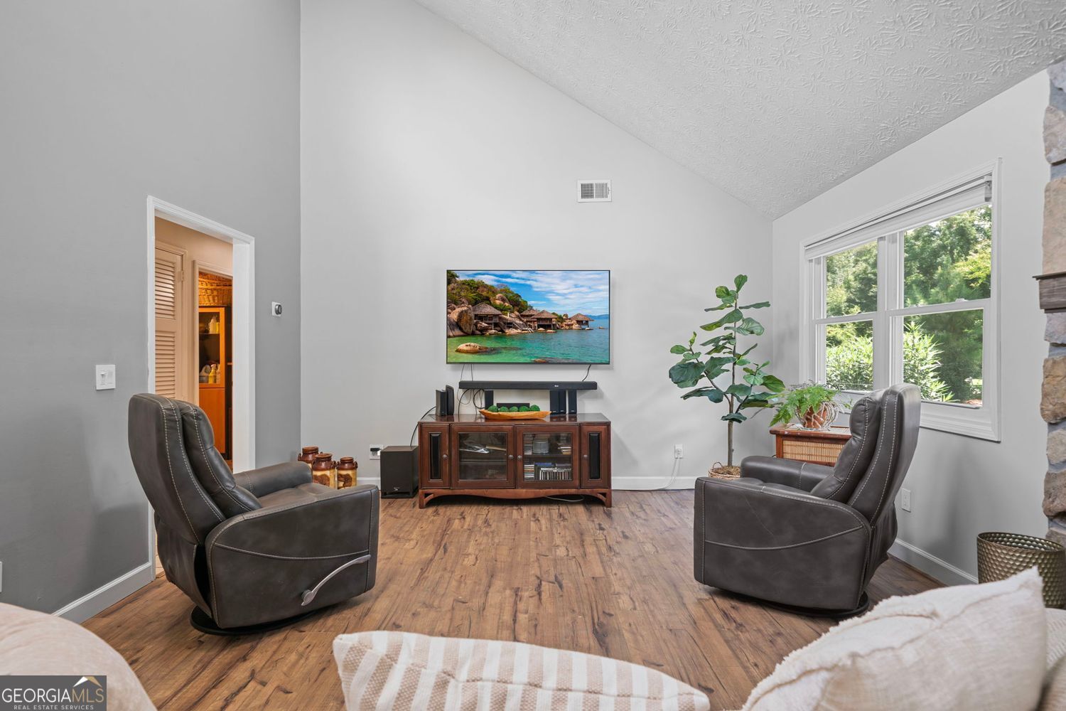 Suwanee, Georgia 30024, United States, 3 Bedrooms Bedrooms, ,2 BathroomsBathrooms,Residential,Active,192313