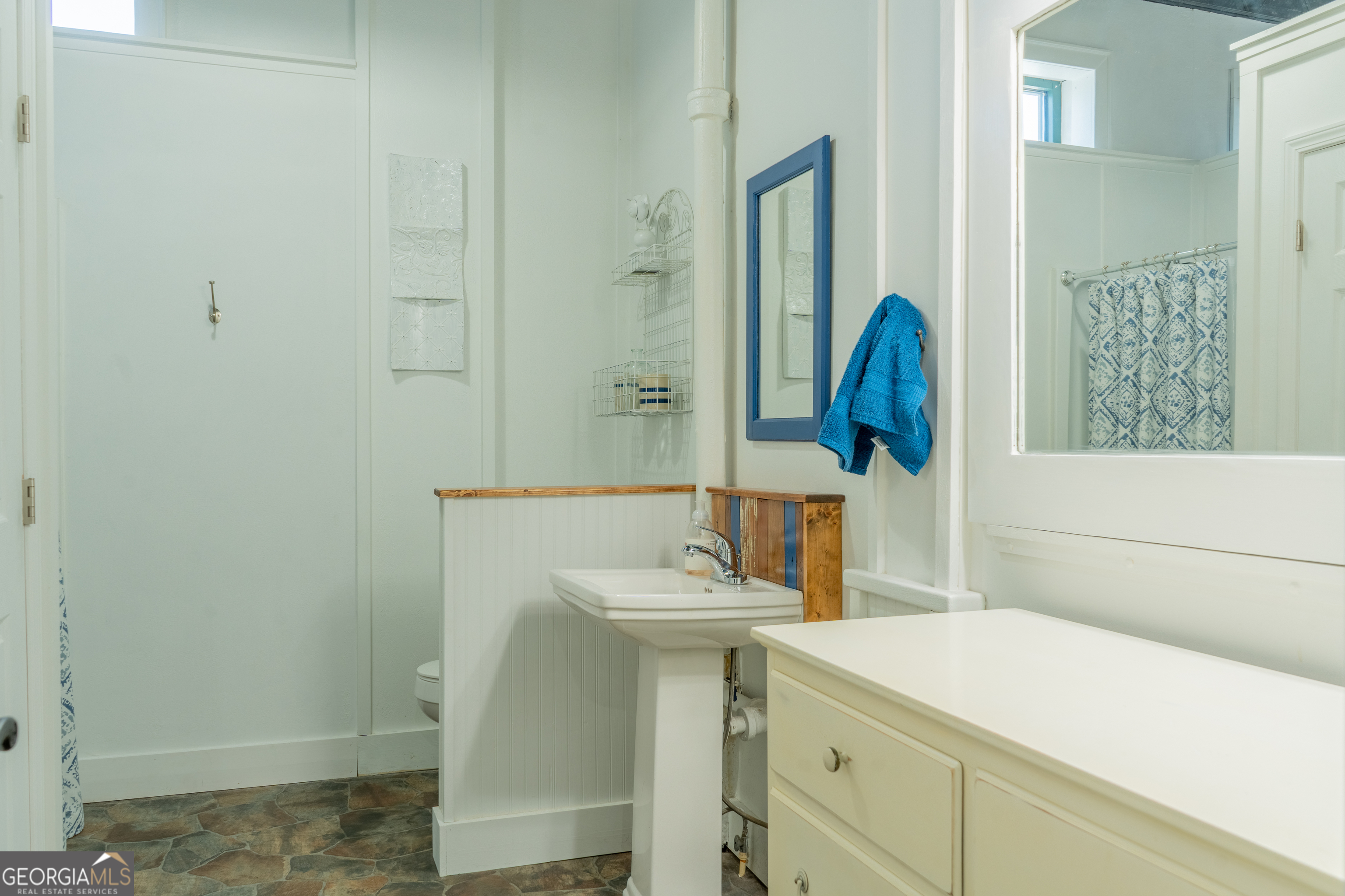 Toccoa, Georgia 30577, United States, 2 Bedrooms Bedrooms, ,4 BathroomsBathrooms,Residential,Active,105384