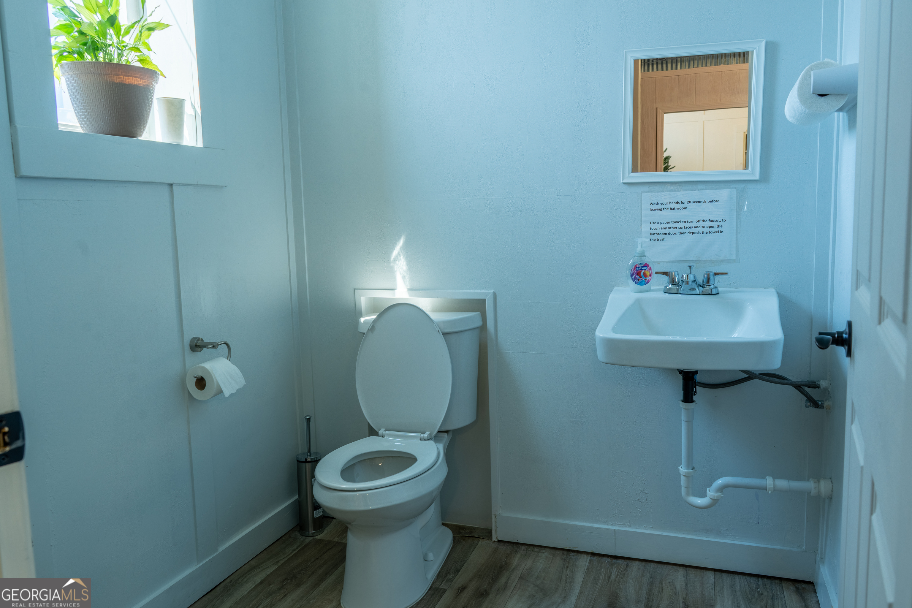 Toccoa, Georgia 30577, United States, 2 Bedrooms Bedrooms, ,4 BathroomsBathrooms,Residential,Active,105384