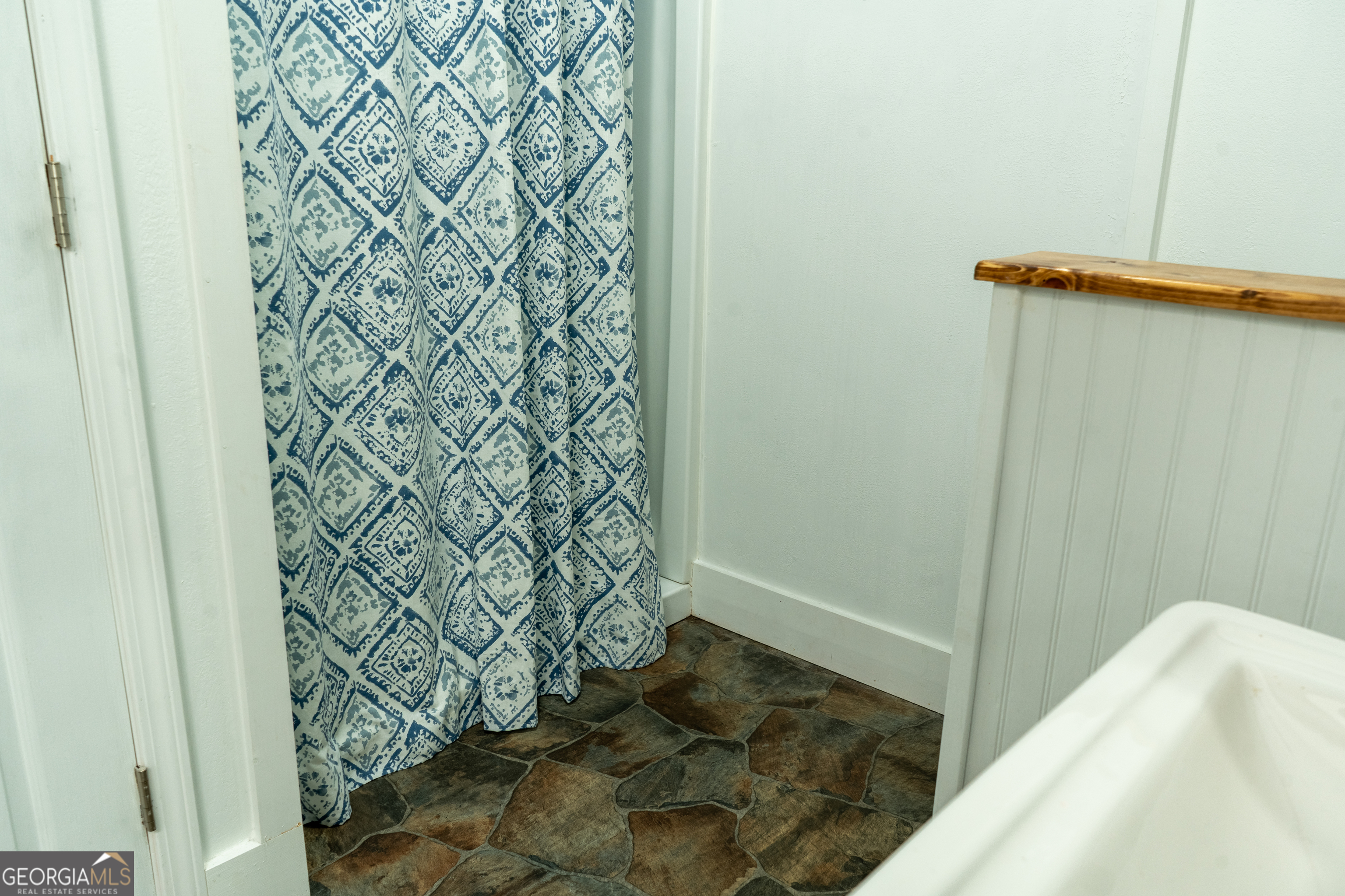 Toccoa, Georgia 30577, United States, 2 Bedrooms Bedrooms, ,4 BathroomsBathrooms,Residential,Active,105384