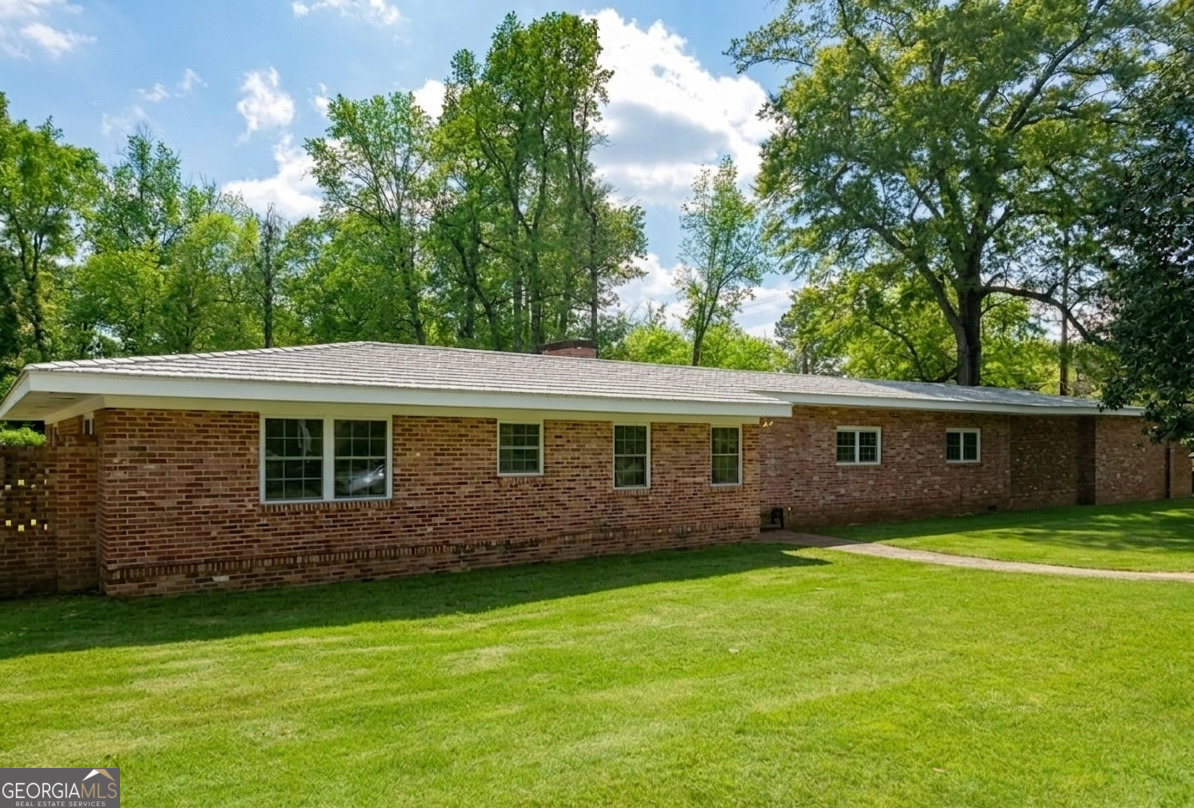 1918 Country Club RD