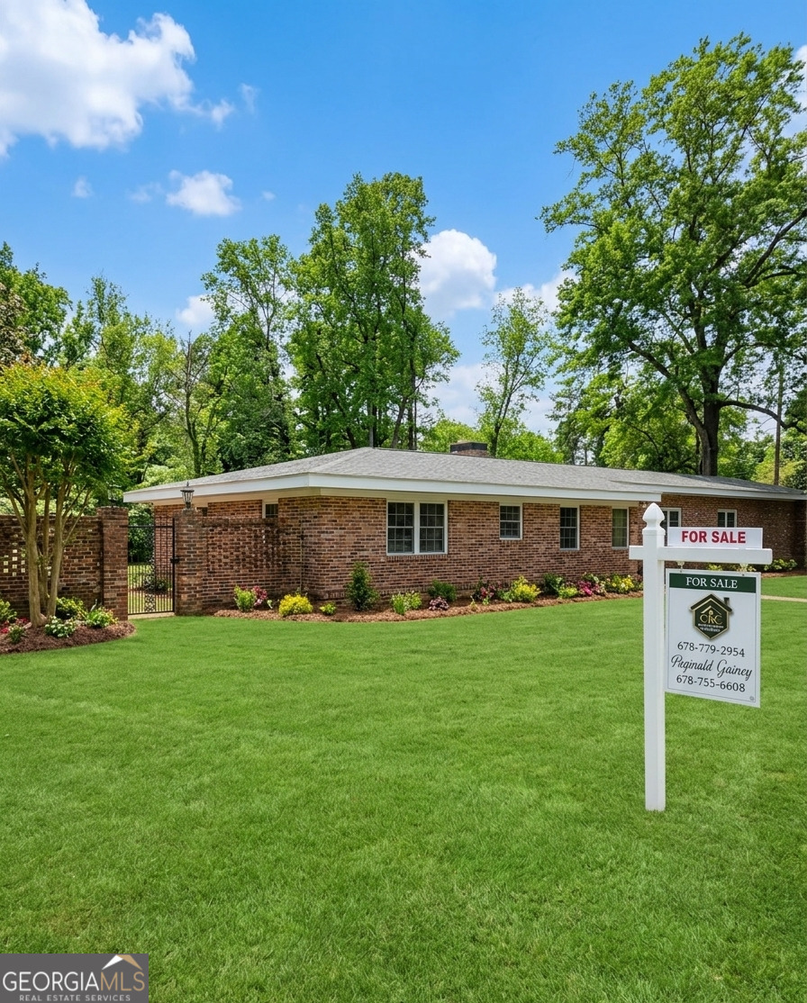 1918 Country Club RD