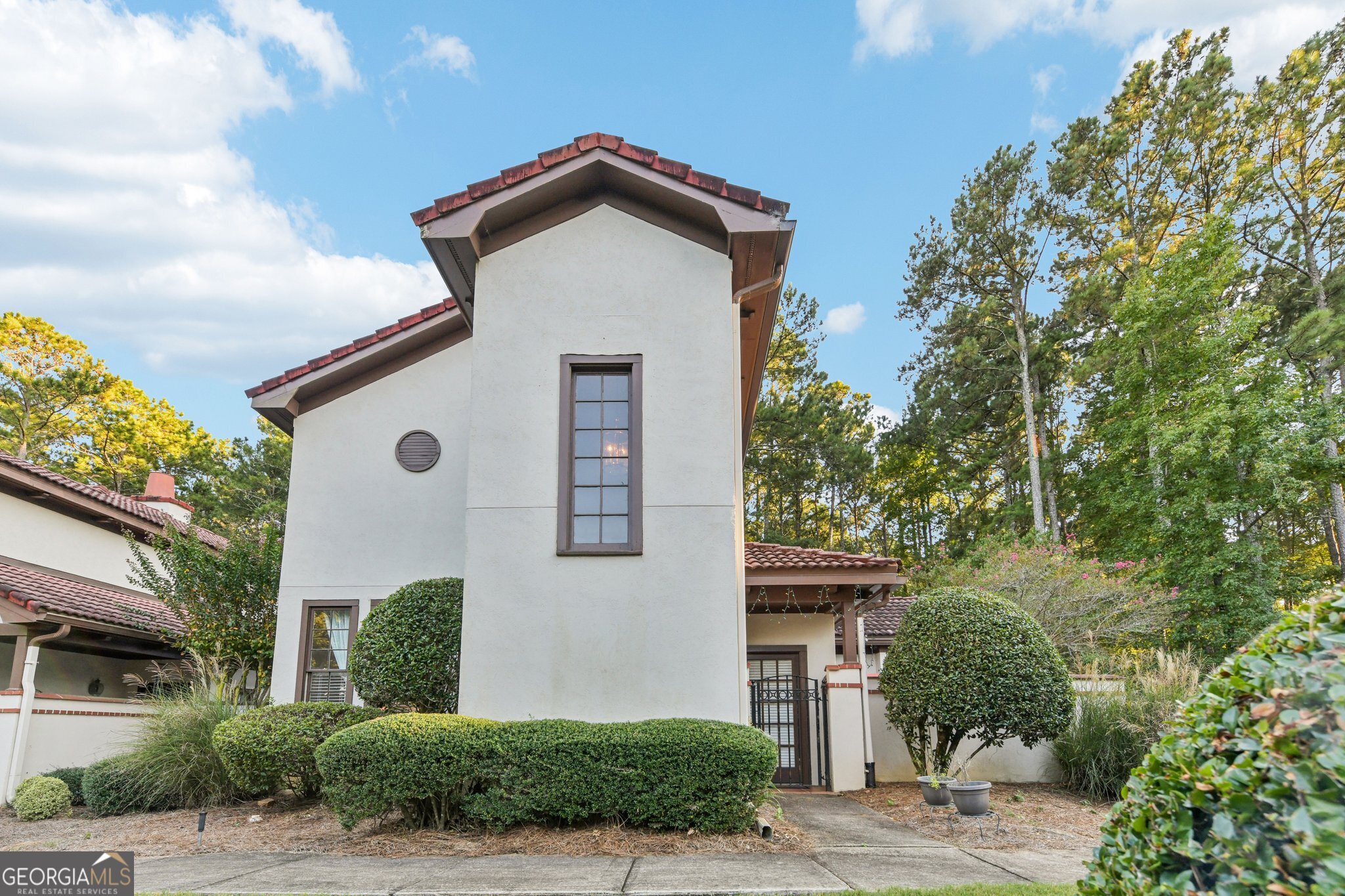 Welcome to easy Lake Oconee living in this beautiful condominium located inside the gates of Harbor Club! The primary suite is conveniently located on the main floor, while the upstairs offers one additional bedroom and full bath. The open floor plan includes a cozy fireplace and flows seamlessly to a beautiful private patio and inviting courtyard. Harbor Club offers incredible amenities and an optional membership including golf, fitness center, pool, tennis, pickleball, hiking trails, restaurants, boat storage, and a marina. Conveniently located near Lake Oconee Academy, I-20, shopping, and dining, this home is perfect for those seeking a peaceful yet luxurious lifestyle.