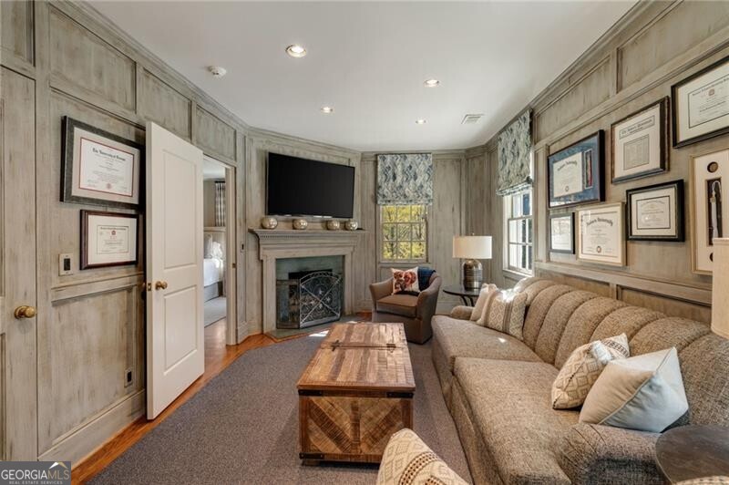 Tuxedo Park - Residential