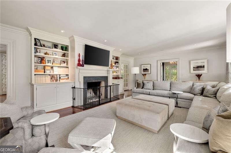 Tuxedo Park - Residential
