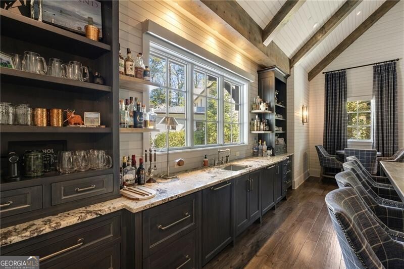 Tuxedo Park - Residential