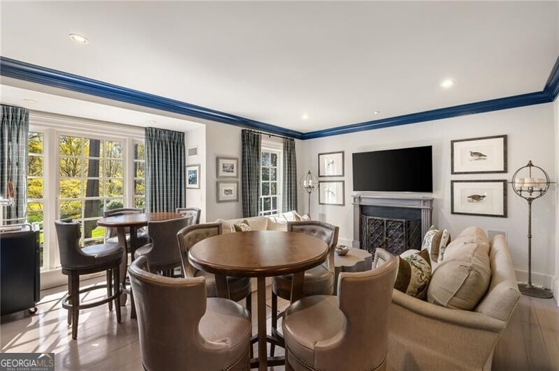 Tuxedo Park - Residential