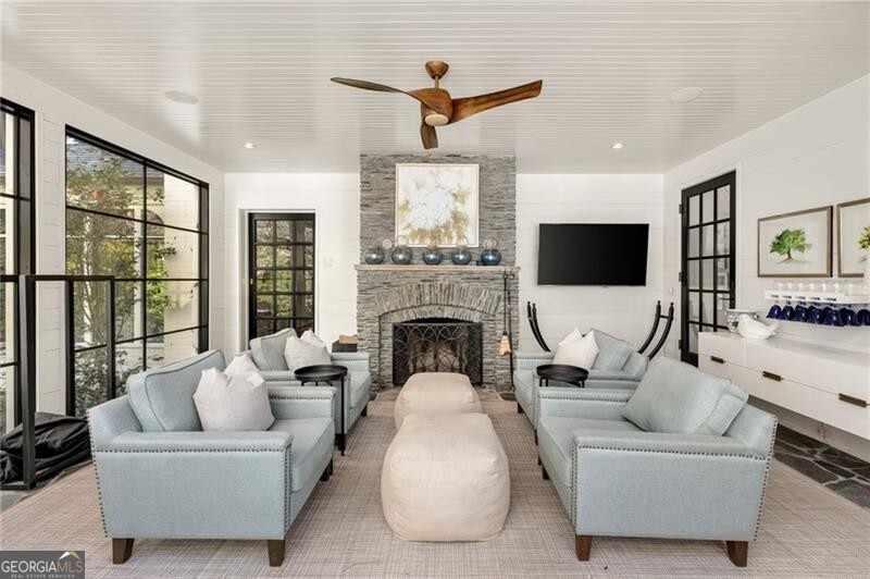 Tuxedo Park - Residential