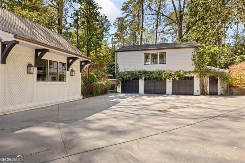 Tuxedo Park - Residential