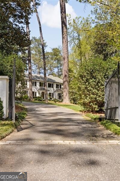 Tuxedo Park - Residential