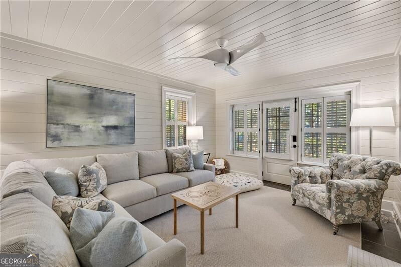 Tuxedo Park - Residential