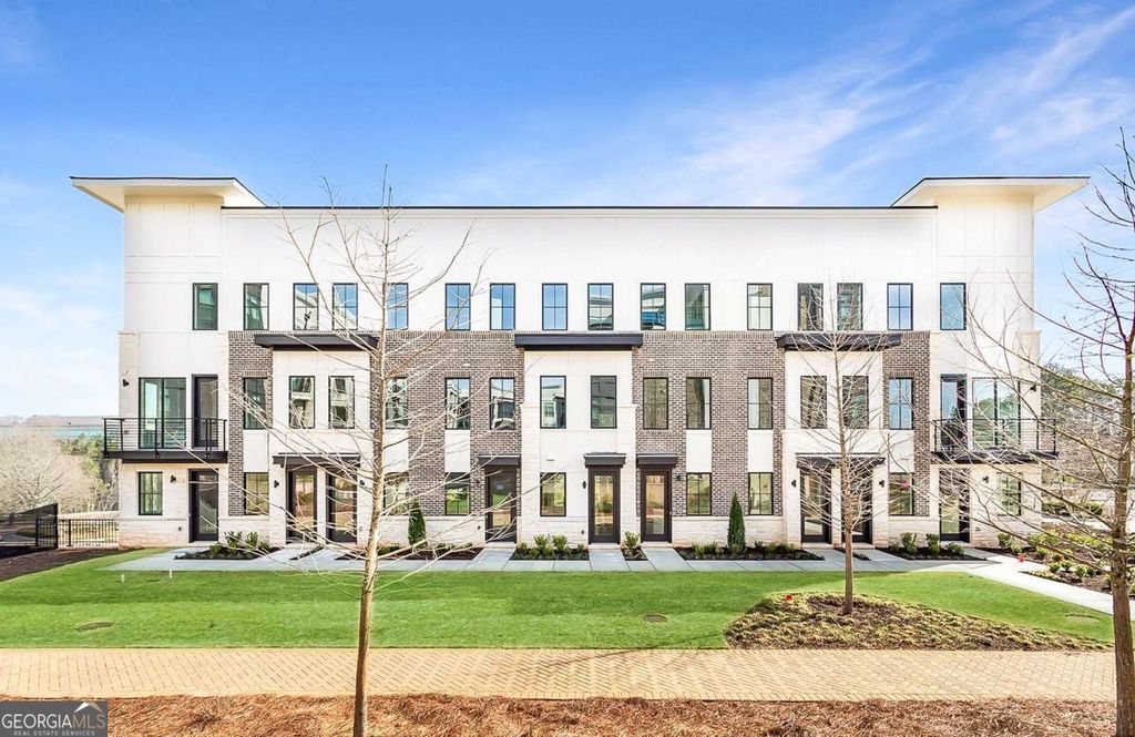 Photo of 7130 Summit Place, Alpharetta, GA 30009 (MLS # 10652203)