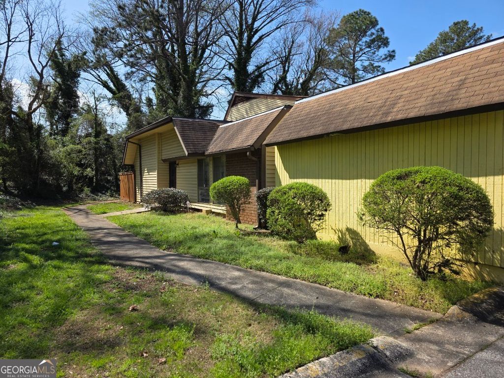 Photo of 3183 Nectarine Circle, Decatur, GA 30034 (MLS # 10813819)