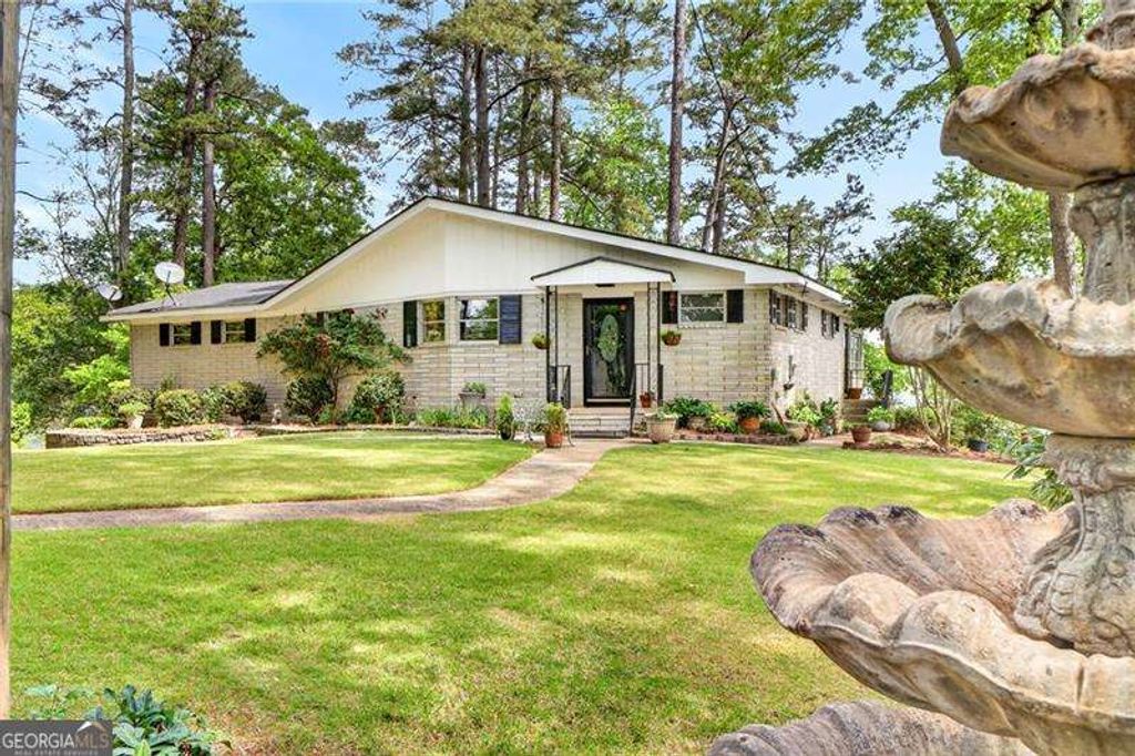 Photo of 149 Pine Bluff Trail, Jackson, GA 30233 (MLS # 10736884)