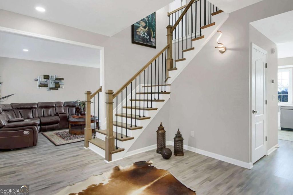 Photo of 1010 Vinebrook Lane, Alpharetta, GA 30005 (MLS # 10684840)