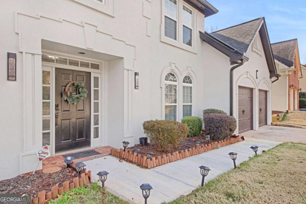 Photo of 1010 Vinebrook Lane, Alpharetta, GA 30005 (MLS # 10684840)