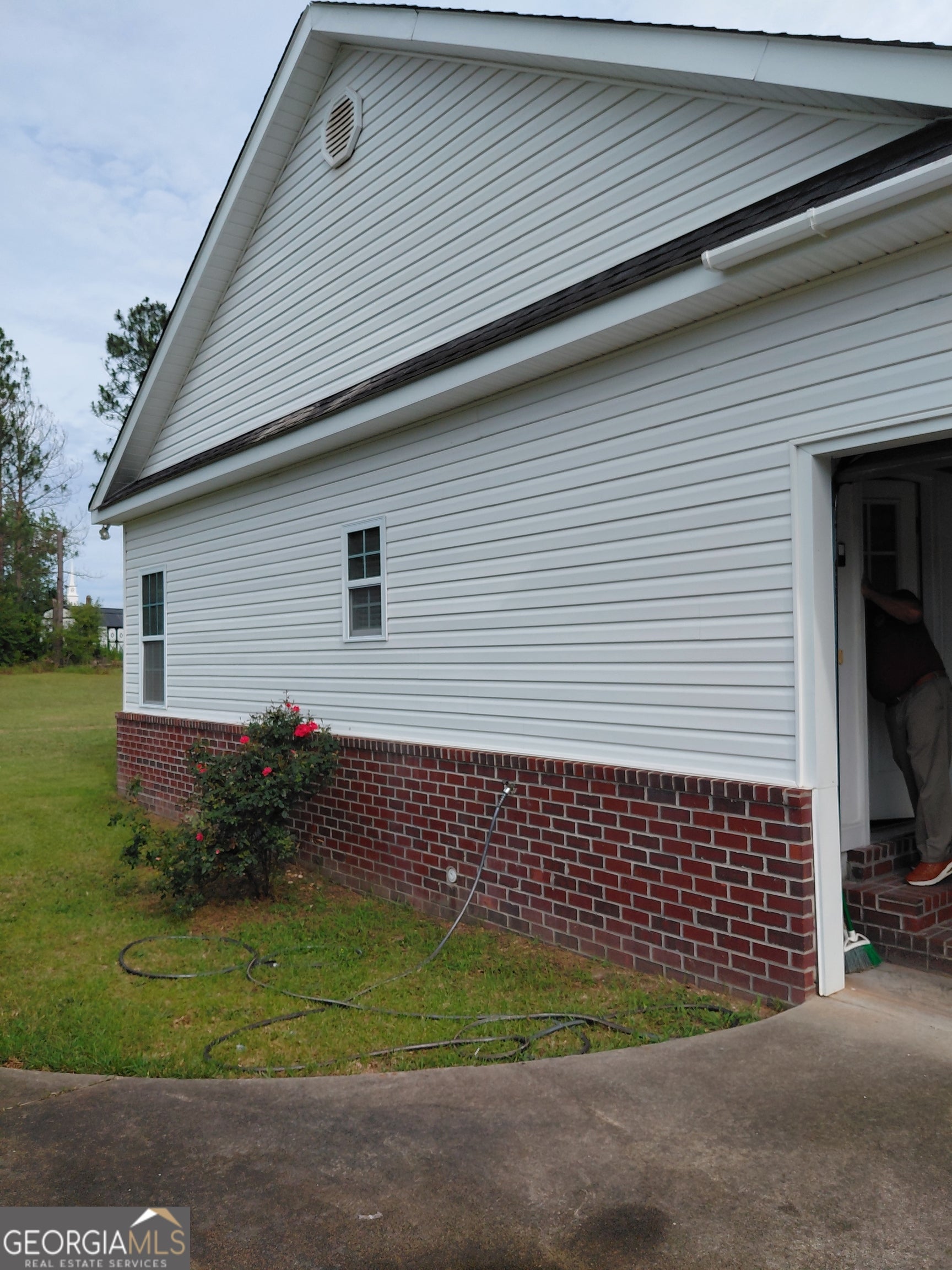585 Live Oak WAY