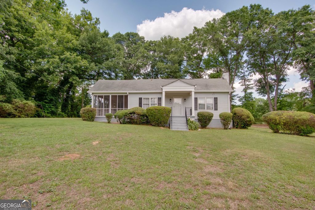Photo of 2111 M L King Jr Drive NW, Atlanta, GA 30310 (MLS # 10769139)