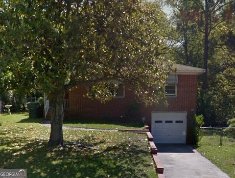 Single Family Residence in Macon GA 1124 Beddingfield Drive.jpg