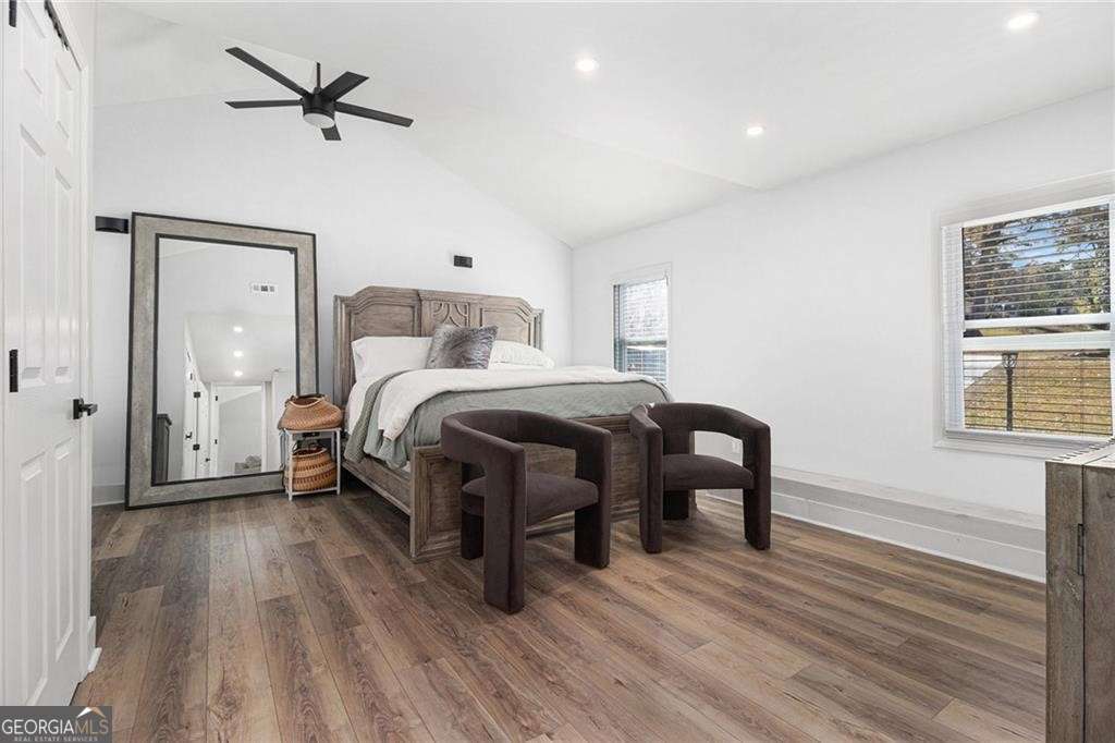 3795 King Edward TRL SW