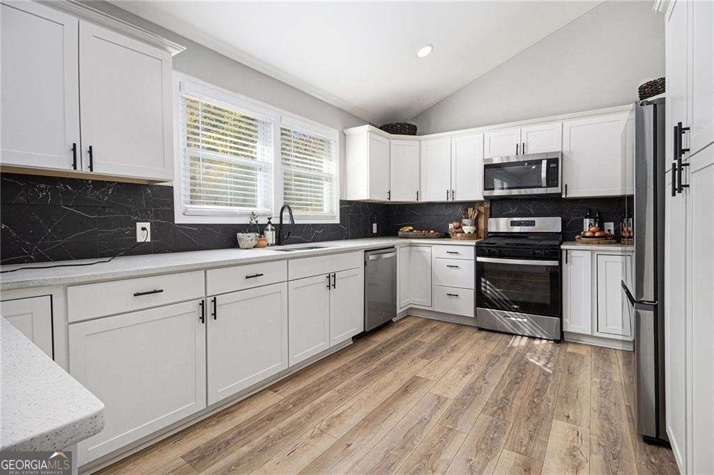 3795 King Edward TRL SW