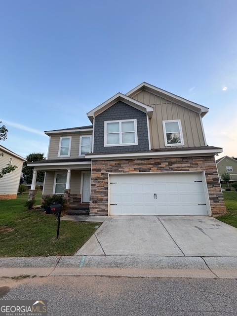 Beautiful single family home in McDonough Ga! This home is absolutely perfect as it includes gorgeous laminate flooring, soft carpeting, numerous amenities in the kitchen, and breath taking bathrooms