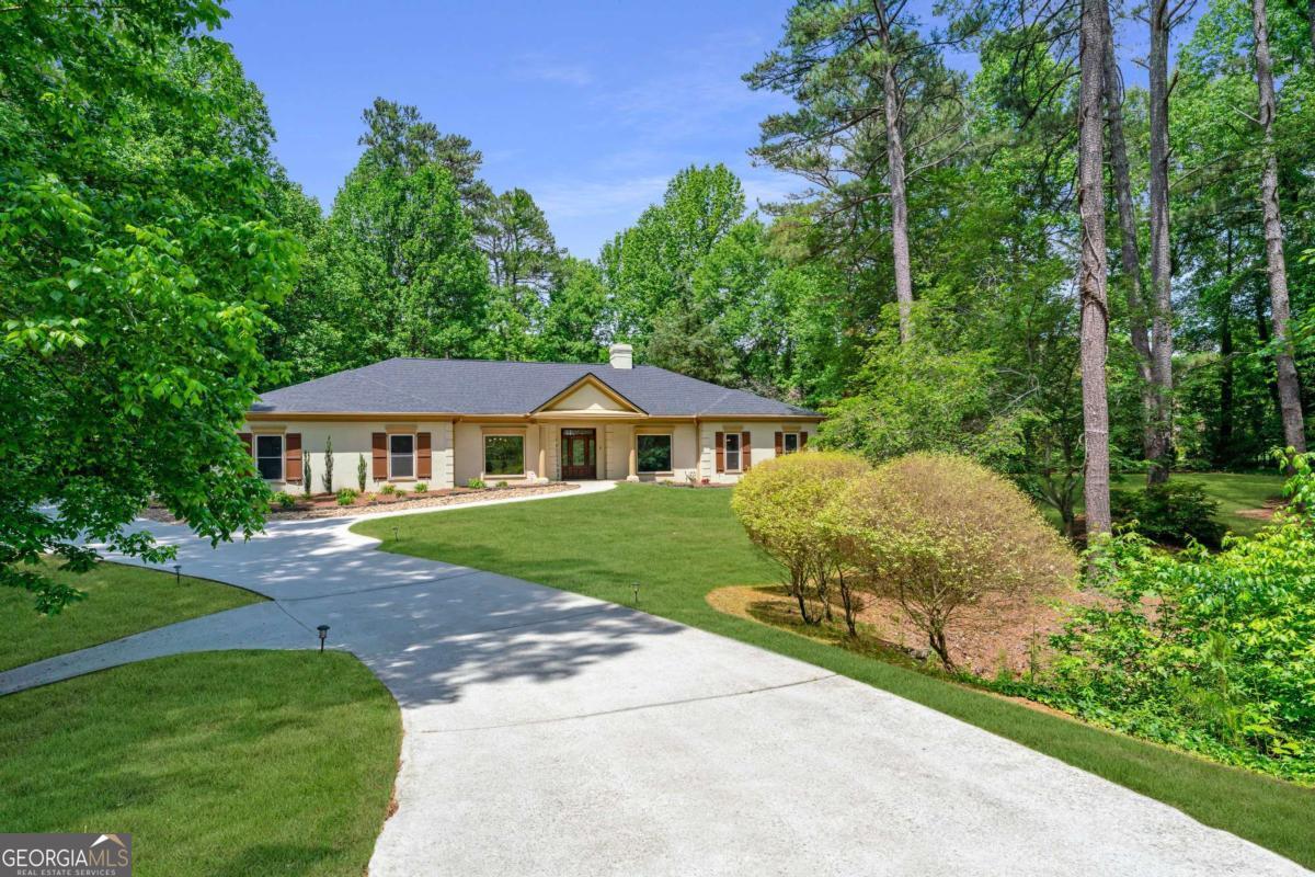 140 Emily DR SW