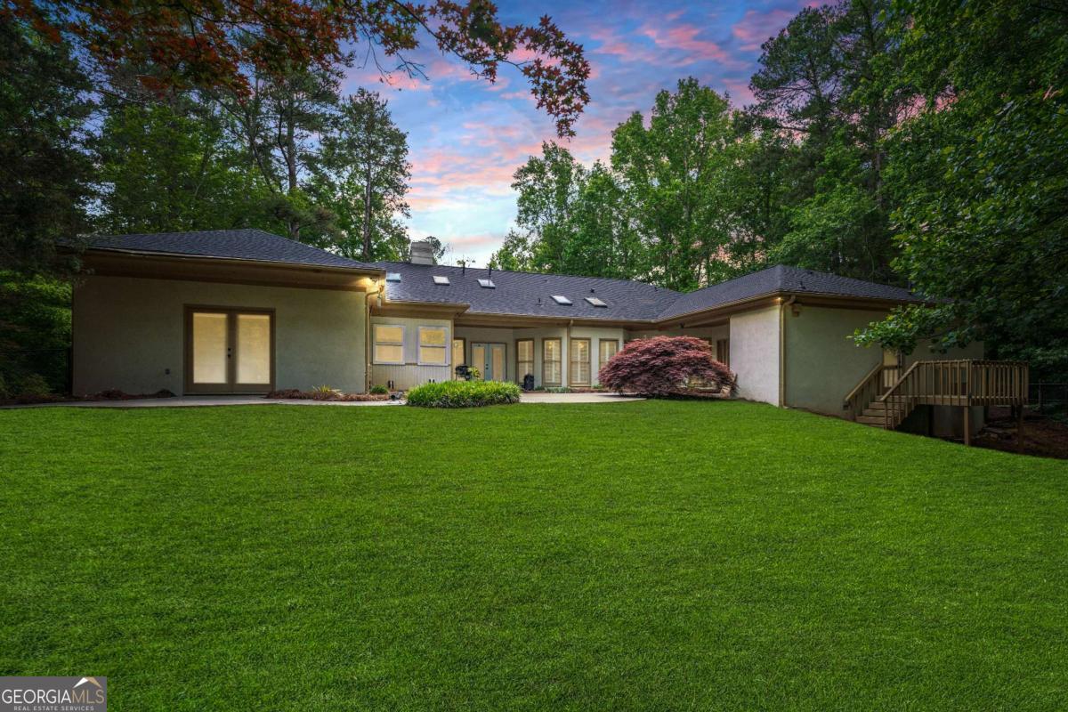 140 Emily DR SW