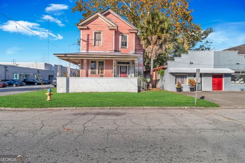 Single Family Residence in Savannah GA 1002 Gwinnett Street.jpg