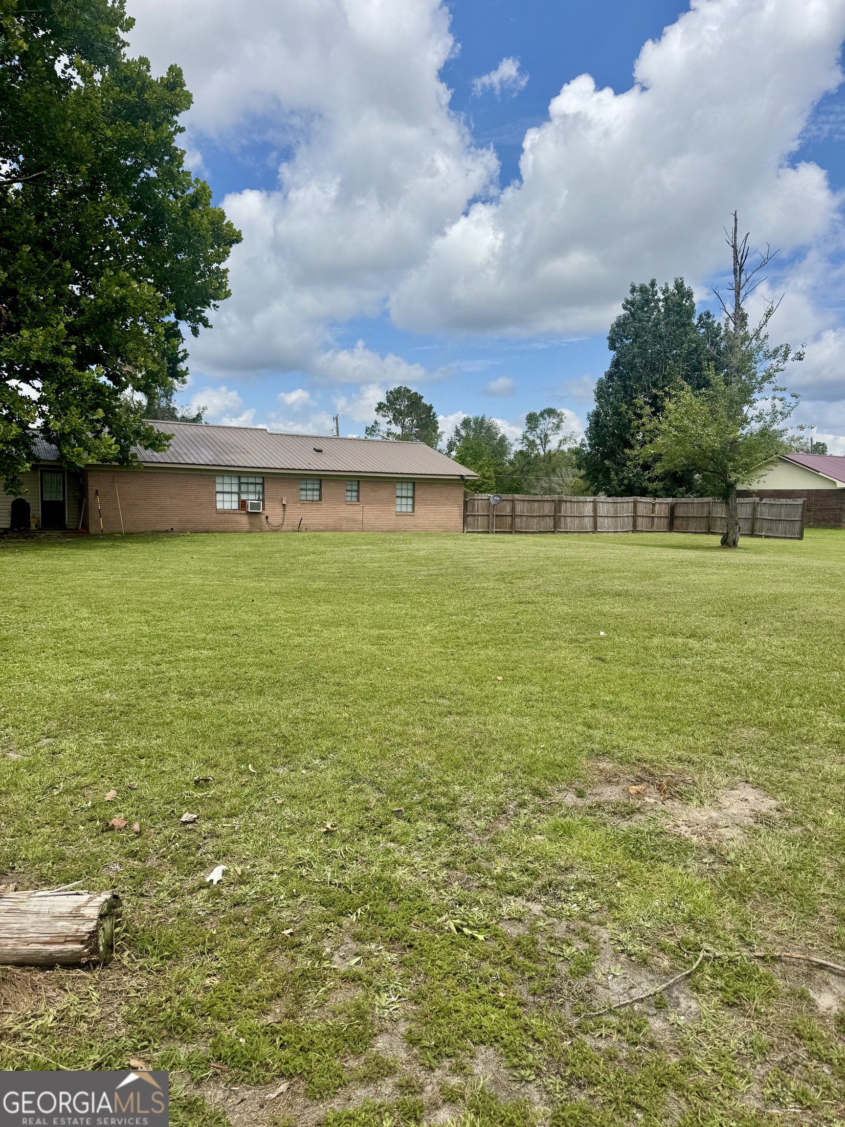 102 W Palm RD