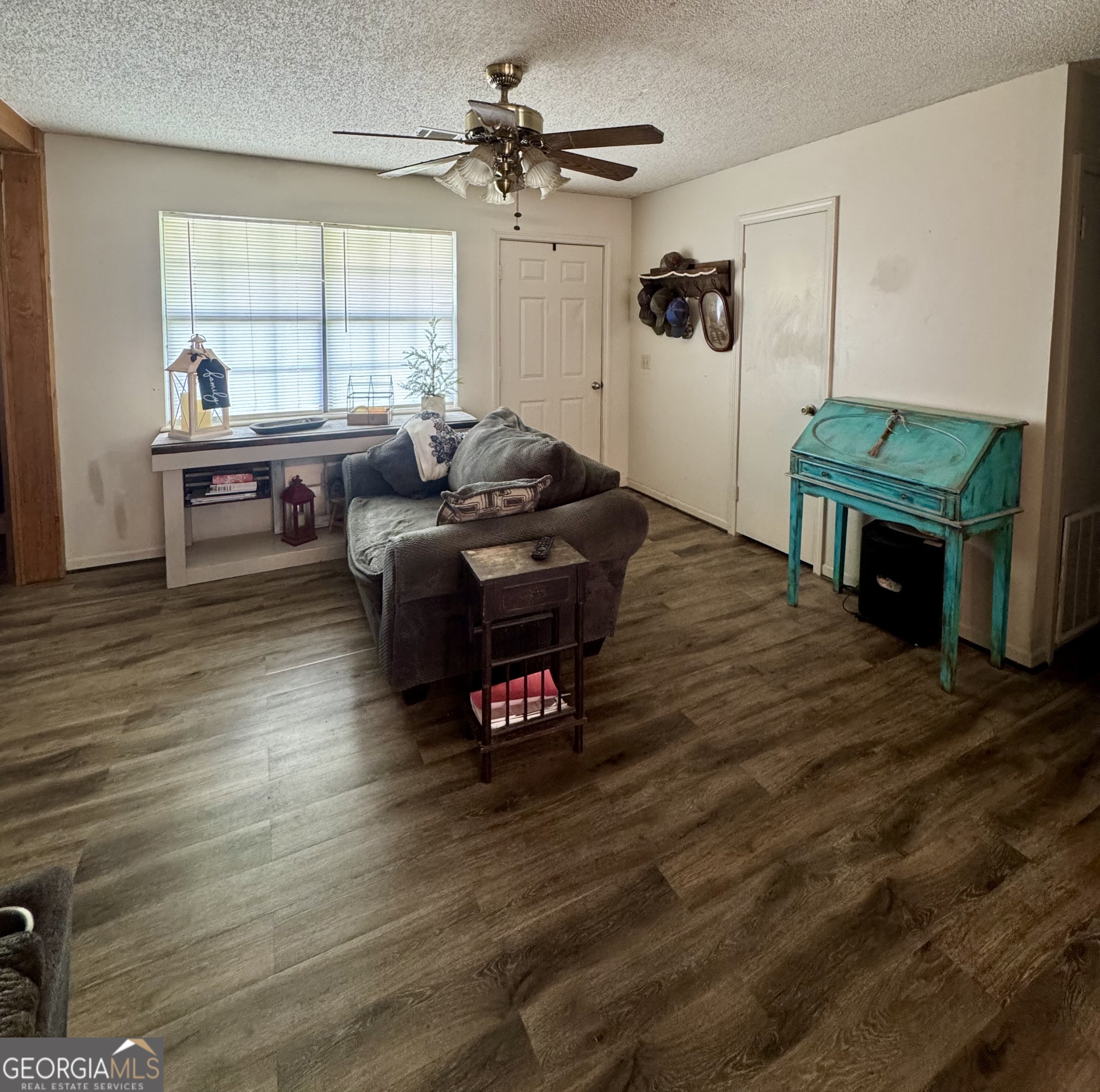 102 W Palm RD
