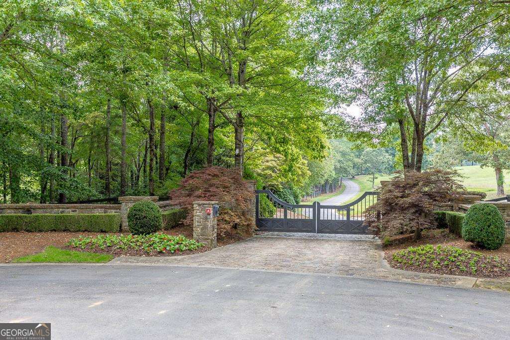 5735 Kennedy RD
