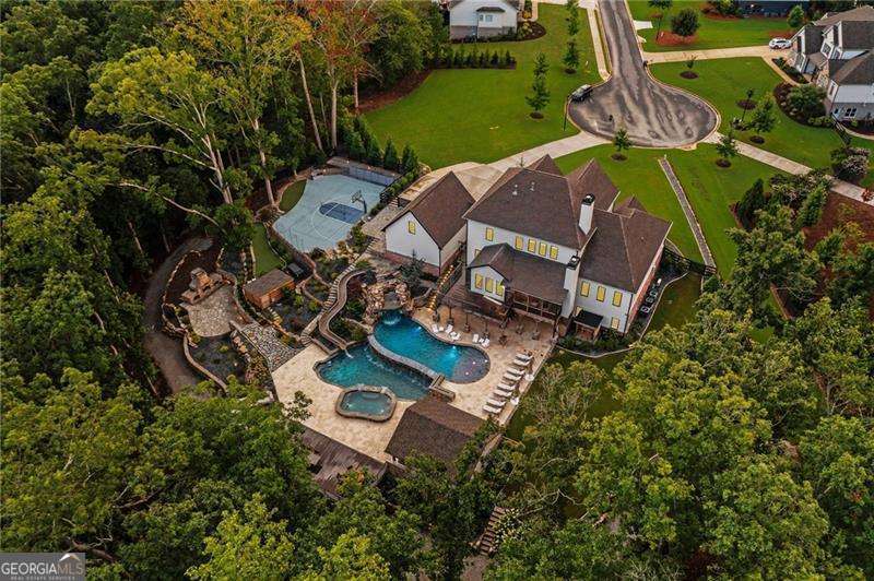 128 Creekview LN