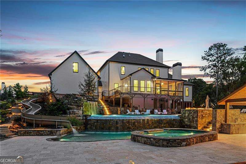 128 Creekview LN