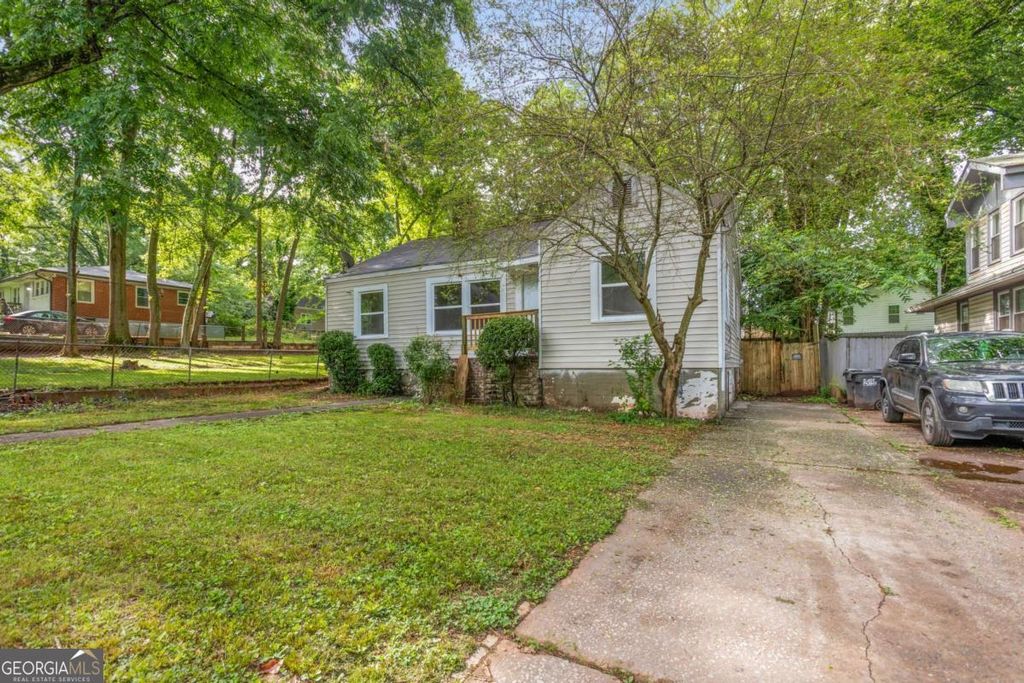 Photo of 1826 E Farris Avenue, Atlanta, GA 30344 (MLS # 10777904)