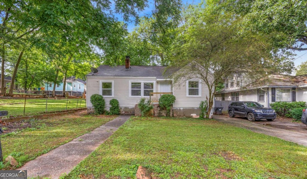 Photo of 1826 E Farris Avenue, Atlanta, GA 30344 (MLS # 10777904)