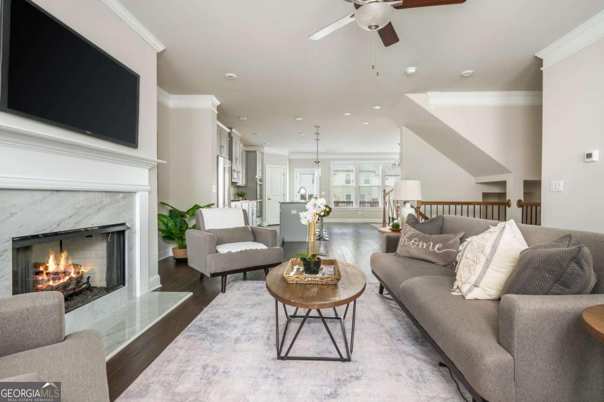 1391 Live Oak LN